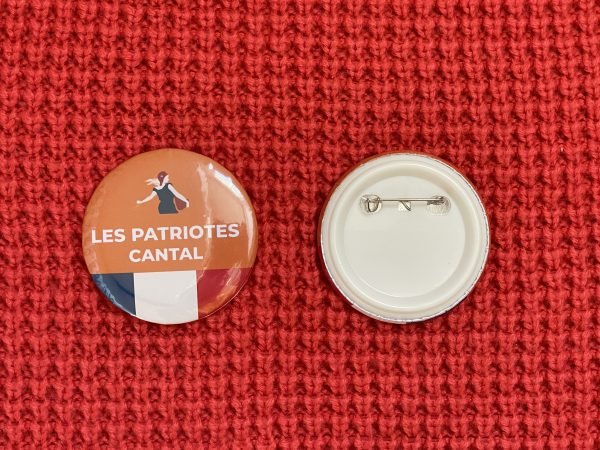 Lot de 8 Badges "Les Patriotes Cantal"