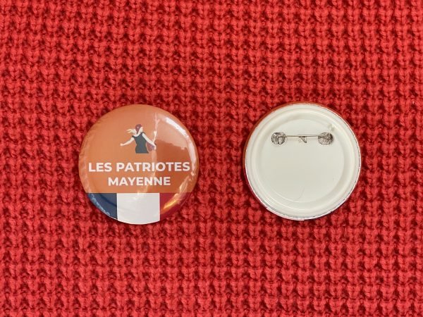 Lot de 8 Badges "Les Patriotes Mayenne"