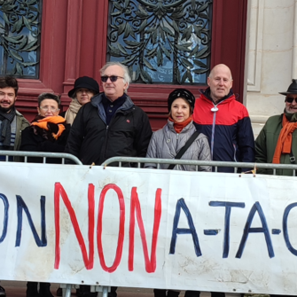 Devant-la-mairie-de-POITIERS-le-26-fevrier-2023