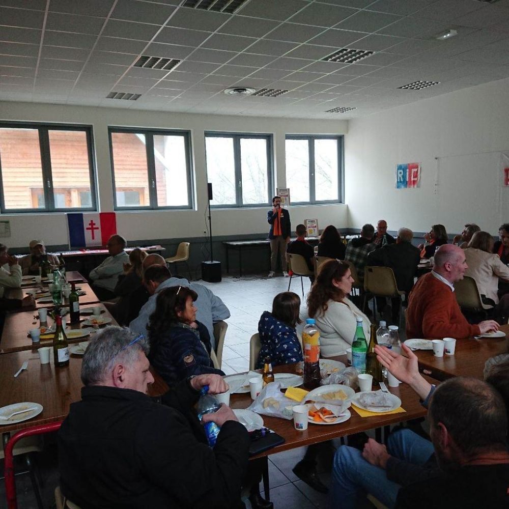 Photo-de-groupe-rencontre-des-souverainistes-Isere-2